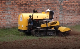 Máy cày điều khiển từ xa