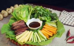 Thịt bò cuốn lá cải - món ăn sạch và ngon tuyệt cho ngày nghỉ