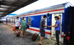 Tổ chức nhiều đôi tàu phục vụ cao điểm hè