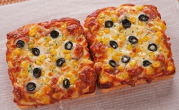 Ăn sáng nhanh gọn với pizza biến tấu từ sandwich