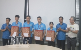 Liên đoàn Lao động tỉnh: Thăm, tặng quà công nhân lao động bị tai nạn lao động