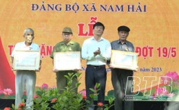Thái Bình: Trao tặng, truy tặng Huy hiệu Đảng cho 2.098 đảng viên trong đợt 19/5/2023