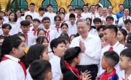Chủ tịch nước gặp mặt, biểu dương con liệt sĩ công an, con nuôi công an xã, thiếu nhi tiêu biểu