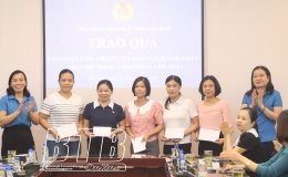 Công đoàn Viên chức tỉnh: Trao quà cho đoàn viên, người lao động có hoàn cảnh khó khăn