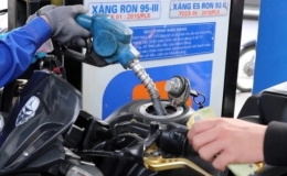 Giá xăng giảm 8 đồng mỗi lít