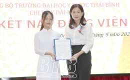 Kết nạp đảng viên cho 12 quần chúng ưu tú