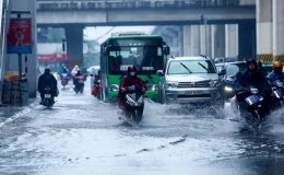 Mưa dông nhiều nơi trên cả nước, đề phòng mưa lớn gây ngập úng