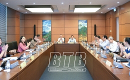 Quốc hội thảo luận về một số dự án luật trình Kỳ họp