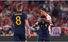 Toni Kroos đạo diễn bàn thắng hoàn hảo, đồng đội vái ngay trên sân