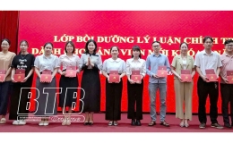 94 đảng viên được cấp giấy chứng nhận hoàn thành lớp bồi dưỡng lý luận chính trị