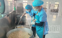 Bảo đảm an toàn thực phẩm tại các bếp ăn bán trú mầm non