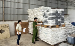 Đột kích phát hiện hơn 25 tấn hóa chất và hàng nghìn lọ mỹ phẩm không rõ nguồn gốc