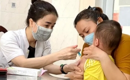 Gần 82.000 ca nghi sởi: Bộ Y tế yêu cầu tăng tốc tiêm chủng đợt 3