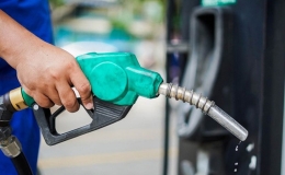 Giá xăng RON 95 về sát 19.000 đồng một lít