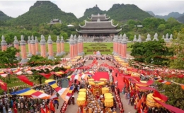 Hàng nghìn Phật tử tham gia Lễ cung rước, tôn trí xá lợi Đức Phật Thích Ca Mâu Ni tại chùa Tam Chúc