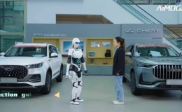 Hãng ôtô dùng robot làm nhân viên bán xe