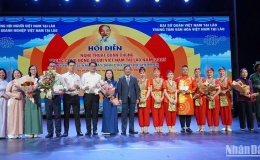 Hội diễn nghệ thuật chào mừng 135 năm Ngày sinh Chủ tịch Hồ Chí Minh tại Lào