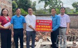 Kiến Xương: Trao kinh phí hỗ trợ xây nhà mái ấm công đoàn