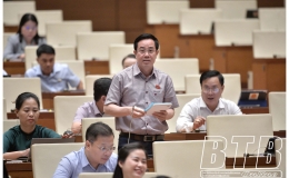 Kỳ họp thứ 9: Quốc hội thảo luận về các dự án Luật