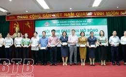 Ngân hàng CSXH Chi nhánh tỉnh: Khen thưởng 106 tập thể, cá nhân có thành tích xuất sắc trong công tác ủy thác cho vay