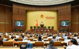 Quốc hội thảo luận ở hội trường về sửa đổi Hiến pháp năm 2013