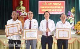 Quỳnh Phụ: Trao tặng Huy hiệu Đảng đợt 19/5 cho 279 đảng viên