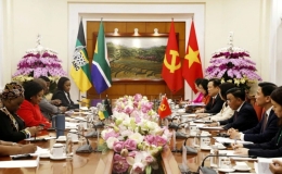 Thường trực Ban Bí thư Trần Cẩm Tú hội đàm với Phó Tổng Thư ký thứ nhất Đảng Đại hội dân tộc Phi (ANC)