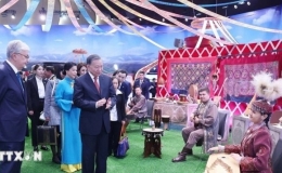 Tổng Bí thư Tô Lâm trải nghiệm phong tục truyền thống của Kazakhstan