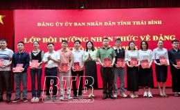 Trao chứng nhận bồi dưỡng nhận thức về Đảng cho 90 quần chúng ưu tú