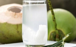 Uống nhiều nước dừa giải khát mùa nắng nóng có gây hại cho sức khỏe hay không?