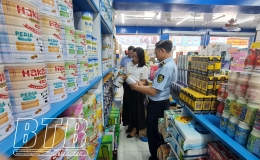 Xử lý 58 vụ vi phạm, phạt gần 420 triệu đồng trong cao điểm chống buôn lậu