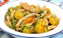 Cách làm mận trộn tai heo