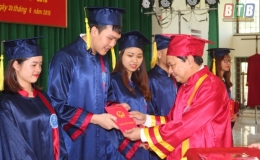 Trường Cao đẳng Sư phạm Thái Bình trao bằng tốt nghiệp cho 345 học sinh, sinh viên