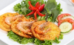 Bánh tôm Hồ Tây từ món đường phố thành đặc sản Hà Nội