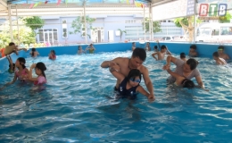 Nhiều học sinh thành phố đã biết bơi
