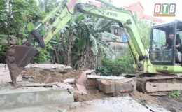 Vũ Thư: Cưỡng chế giải tỏa các trường hợp vi phạm hành lang ATGT và mặt sông T6 xã Vũ Hội
