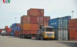 Xuất khẩu tăng tốc, Việt Nam xuất siêu trở lại