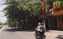 Cháy cột điện trên đường Lý Bôn (thành phố)