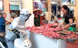 Vì sao giá thịt lợn “không chịu” giảm
