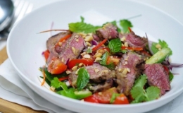 Cách làm salad bò vị chua cay