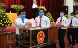 Đồng chí Nguyễn Tiến Thành, Phó Bí thư thường trực Tỉnh ủy, Chủ tịch HĐND tỉnh khóa XVI được bầu tiếp tục giữ chức Chủ tịch HĐND tỉnh khóa XVII