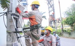 Giảm giá điện, giảm tiền điện cho khách hàng bị tác động của dịch Covid-19