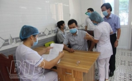 Quỳnh Phụ: Tiêm phòng vaccine phòng dịch Covid-19 đợt 2 cho lực lượng phòng, chống dịch