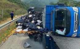 Tai nạn liên hoàn trên cao tốc Nội Bài - Lào Cai khiến giao thông ùn tắc nghiêm trọng