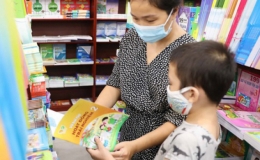 Bộ GD-ĐT yêu cầu giảm giá sách giáo khoa, không ép mua sách tham khảo
