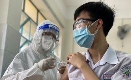 Bộ Y tế đề nghị các địa phương tiêm vắc xin phòng Covid-19 mũi 3 cho trẻ từ 12 đến 17 tuổi
