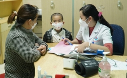 Cha mẹ cần chú ý điều gì để hồi phục sức khoẻ cho trẻ bị hậu COVID-19 trong mùa hè này?