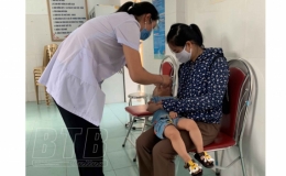 Đông Hưng: Trên 16.000 trẻ em, bà mẹ sau sinh được uống vitamin A