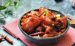 Món chân giò hầm bia dễ làm