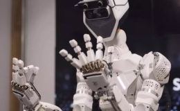 Robot giống người thông minh nhất thế giới làm được những gì?